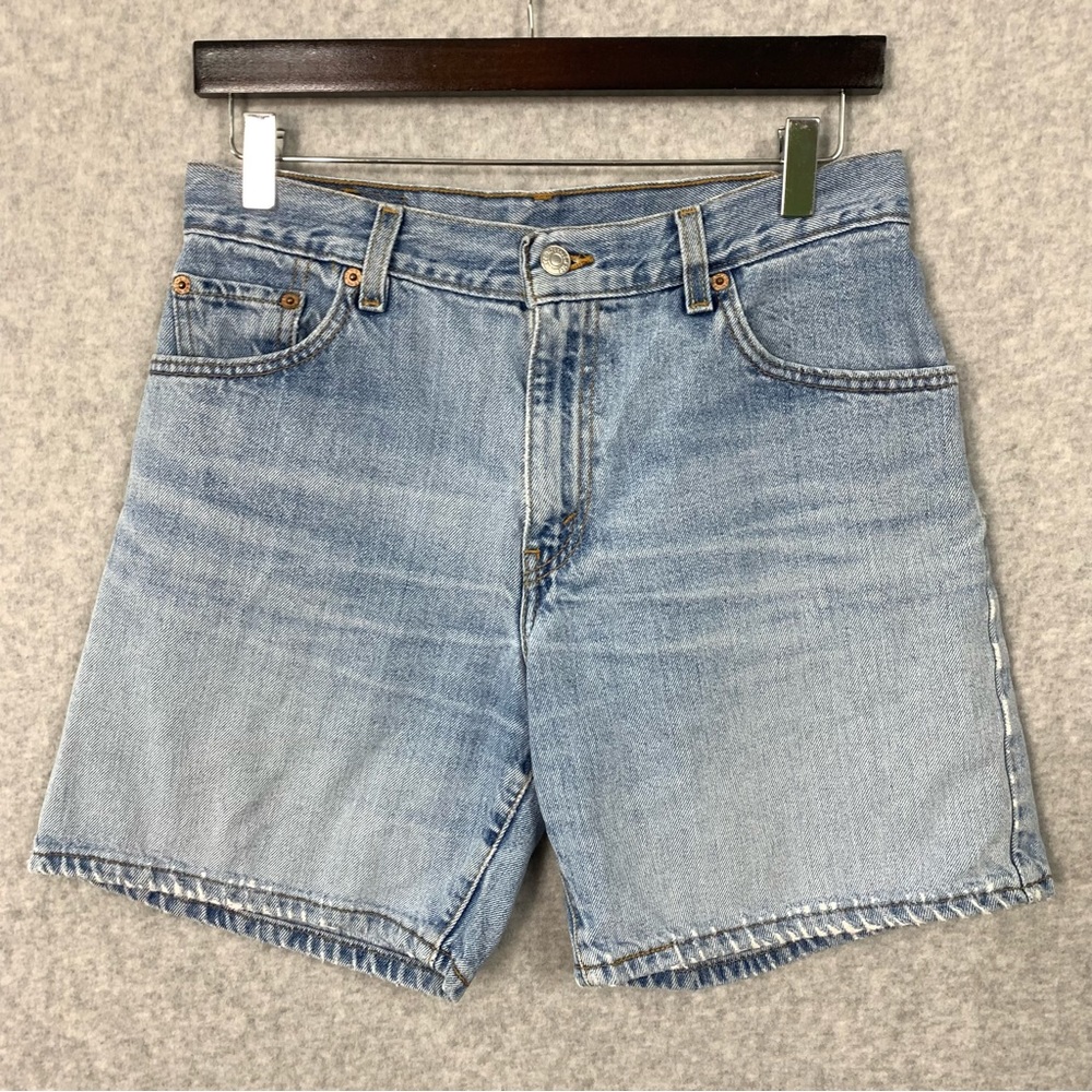 Vintage Levis Strauss Mom Shorts Size 8 Heavy Cotton ( waist 30” ). Flaw